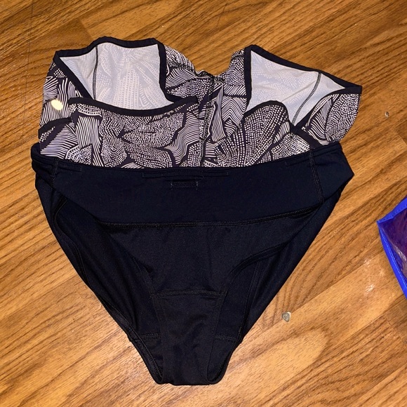 Lululemon  Athletics - Picture 12 of 12